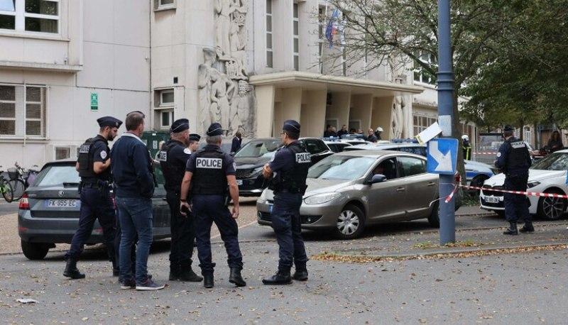 Attentato In Una Scuola In Francia Ucciso Un Insegnante