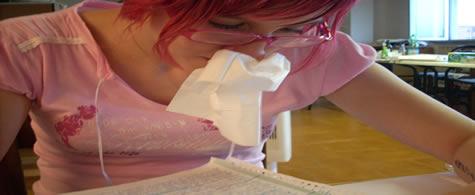 Tu che... al compito copi dai fazzoletti