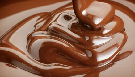I Paesi che consumano più cioccolato sono anche quelli in cui sonon stati premiati il maggior numero di premi Nobel. Il cioccolato aiuta a mantenere la concentrazione nello studio e a mantenere più giovane il cervello