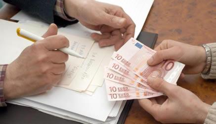 Contributi scolastici, truffe anche in estate