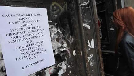 Crollo el soffitto nel liceo classico Galilei di Firenze