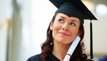 negli ultimi anni si è registrato un calo preoccupante di immatricolazioni e borse di studio nelle università italiane, ma non è così per IULM