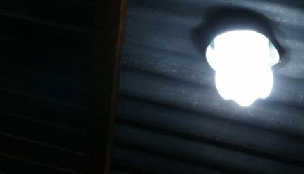nelle filippine studenti inventano luce in bottiglia