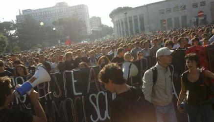 Manifestazioni e scontri in tutta Italia