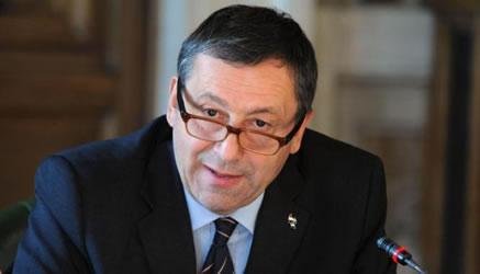 Ministro Francesco Profumo alla conferenza stampa per UniversItaly parla anche del plico telematico e dei test di ingresso per le facoltà ad accesso programmato in collaborazione con l'Università di Cambridge