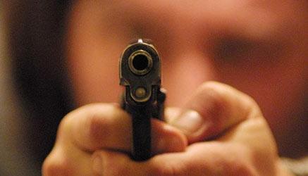 un 20enne spara alla sua prof dopo che questa lo aveva sgridato in classe