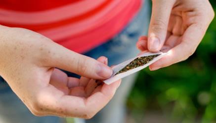 tanti gli studenti che confessano di fare uso di droghe leggere, tanti ne vogliono la legalizzazione