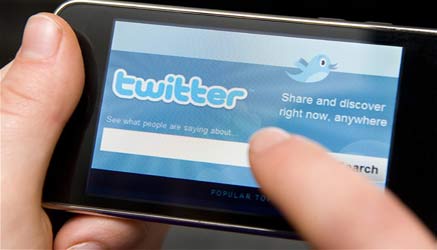 Le popolari etichette del social network cinguettante sono riuscite a conquistare il titolo di parola più usata dell’anno