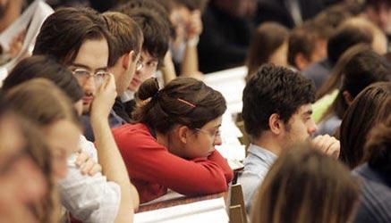 sempr meno immatricolati nelle università italiane e i nostr atenei raschiano il fondo nelle classifiche internazionali