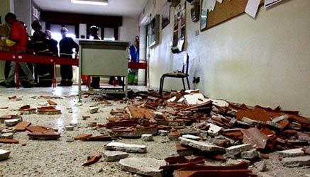 crollano soffitti e persiane: è ancora allarme edilizia scolastica