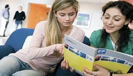 EF cerca giovani neolaureati di età non inferiore ai 24 anni da reclutare come accompagnatori per le vacanze studio estive degli studenti