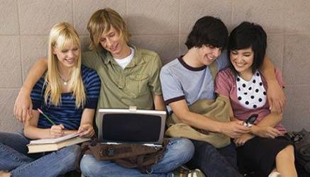 Facebokk registra un calo di preferenze tra i giovani, mentre sale WhatsApp