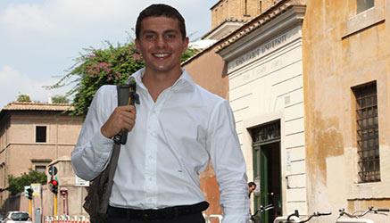  svolgere degli stage mentre si frequenta l'università ha i suoi benefici. Ecco la storia di Leonardo