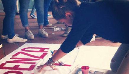 Preside in lacrime, studenti rispondono