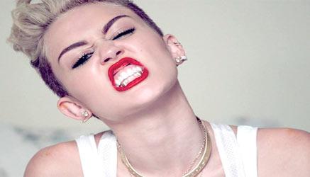 Lady Gaga post e foto contro Miley Cyrus su Twitter