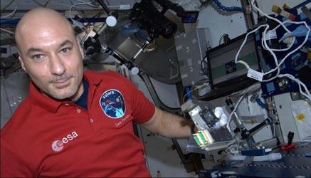 l'astronauta Luca Parmitano racconta la sua storia in un colloquio con il ministro dell'istruzione, Maria Chiara Carrozza