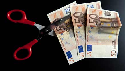l'Unione Europea bacchetta l'Italia per i continui tagli all'Istruzione. Proteste anche da parte di famiglie e studenti