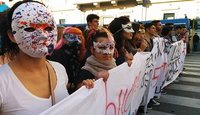 Manifestazione 14 novembre: la diretta dalla piazza