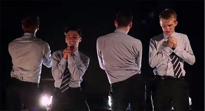 Fianchi in mostra, Oxford canta Shakira