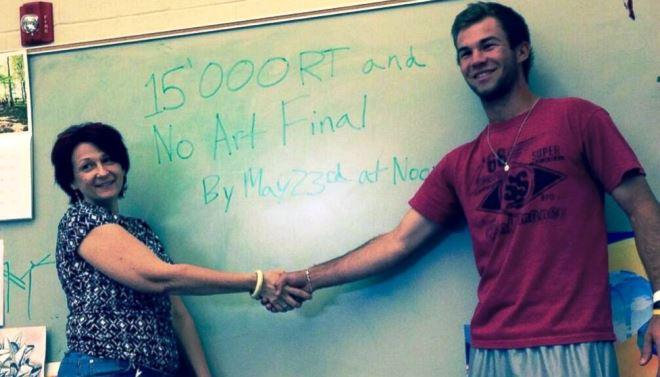 15mila retweet: studente salvato dal compito articolo