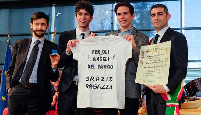 Genova: studenti in prima fila tra vanghe, fango e proteste