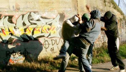 Insultato su Ask poi picchiato: allarme bullismo