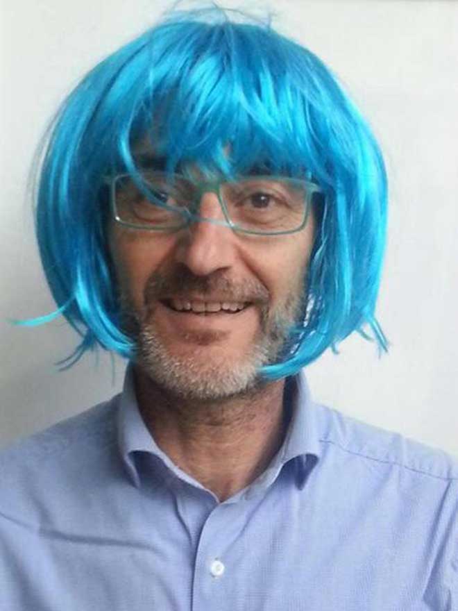 Sui social tutti con i capelli blu
