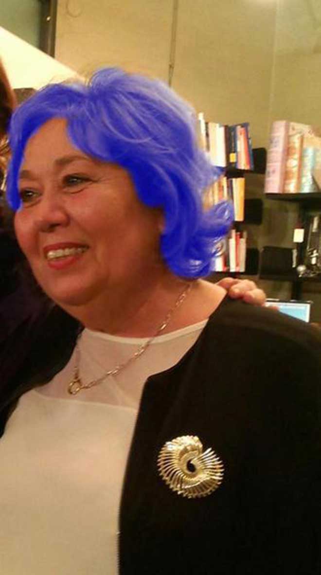 Sui social tutti con i capelli blu