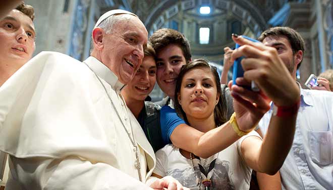 Compleanno papa Francesco: tango in piazza
