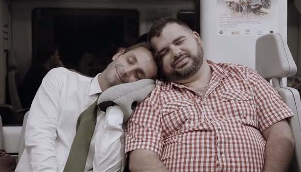ostrich pillow, il cuscino per il riposino last minute