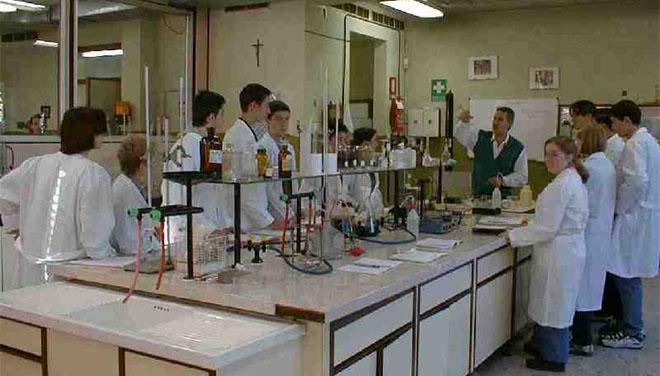 scrutini finali scuola superiore, ai professionali boom di bocciati