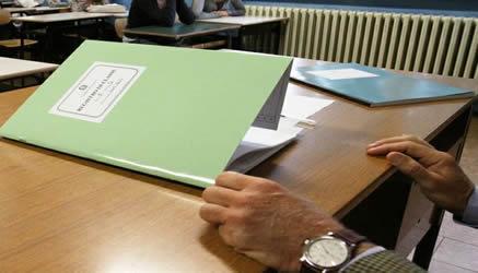 studenti, non toccate quel registro: ragazzo ai domiciliari per averlo bruciato
