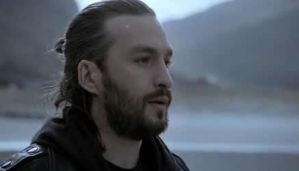 intervista a Steve Angello contro l'uso di alcol e droga