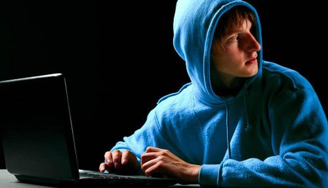 foto studente cambia voti al registro elettronico