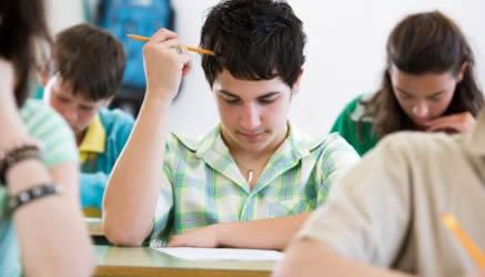 Test Invalsi fa paura: 3 su 5 studiano, i prof mettono i voti