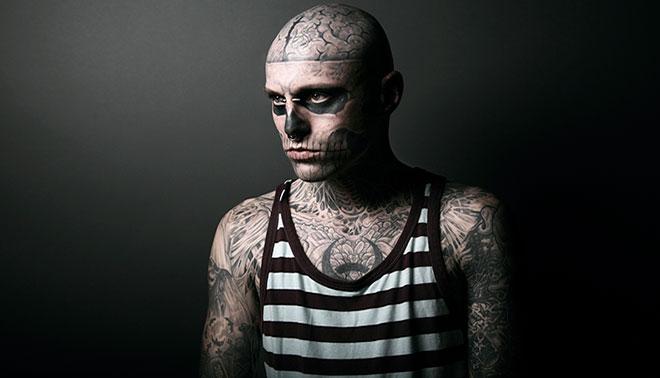 A scuola vietati tattoo e capelli colorati