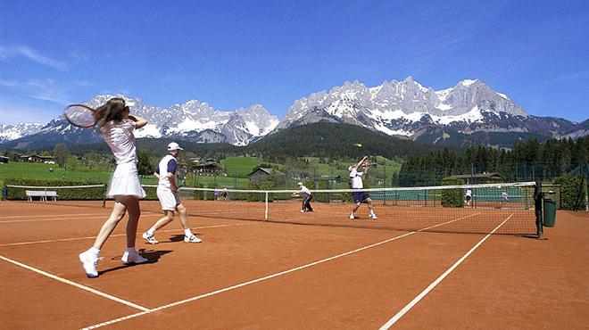 prenotare una partita o una lezione di tennis, golf o sci in vacanza: con Skitengo si può