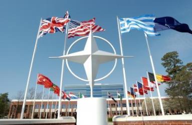 bando per giovani studenti laureati e non: la Nato offre possibilità di tirocinio a 40 giovani