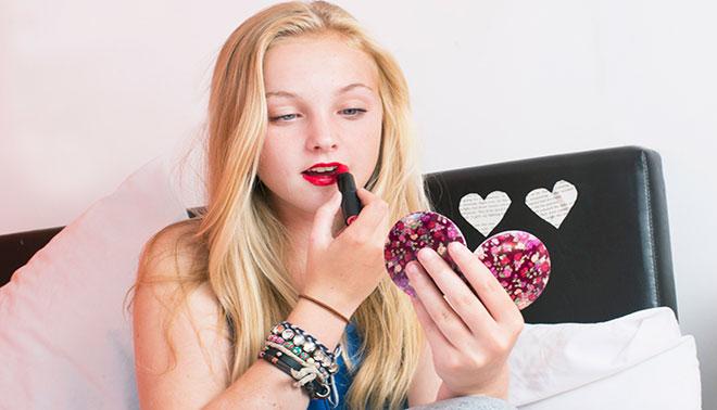 Trucco e pelle impura: sono davvero nemici?