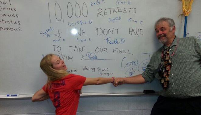 15mila retweet: studente salvato dal compito articolo