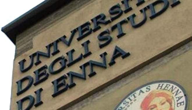 università di enna:dice che si laurea ma è tutto finto