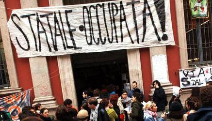 studenti occupano università: ora rischiano carcere con accusa di saccheggio e davastazione