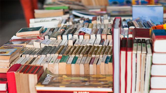 caccia al libro usato per 2 studenti su 3