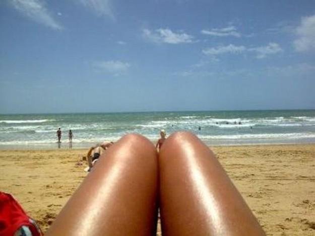 I 9 tipi di persone (fastidiose) che incontrerai in spiaggia articolo