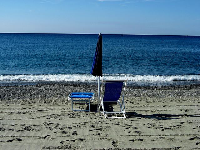 I 10 tipi di persone (tranquille) che incontrerai in spiaggia articolo