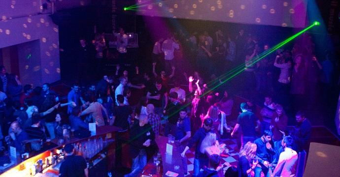 Arriva una nuova moda: i "Sober Party" per divertirsi senza alcool articolo