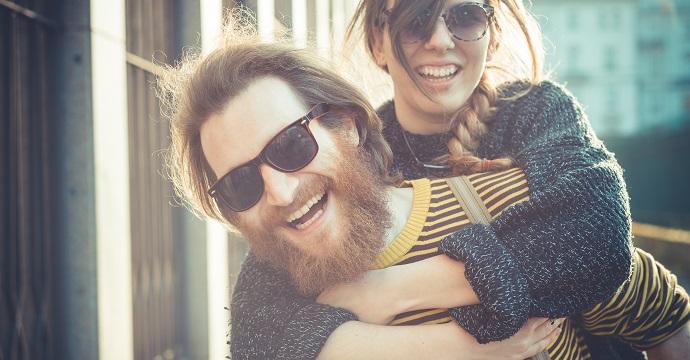10 buoni motivi per uscire con un ragazzo che ha la barba articolo
