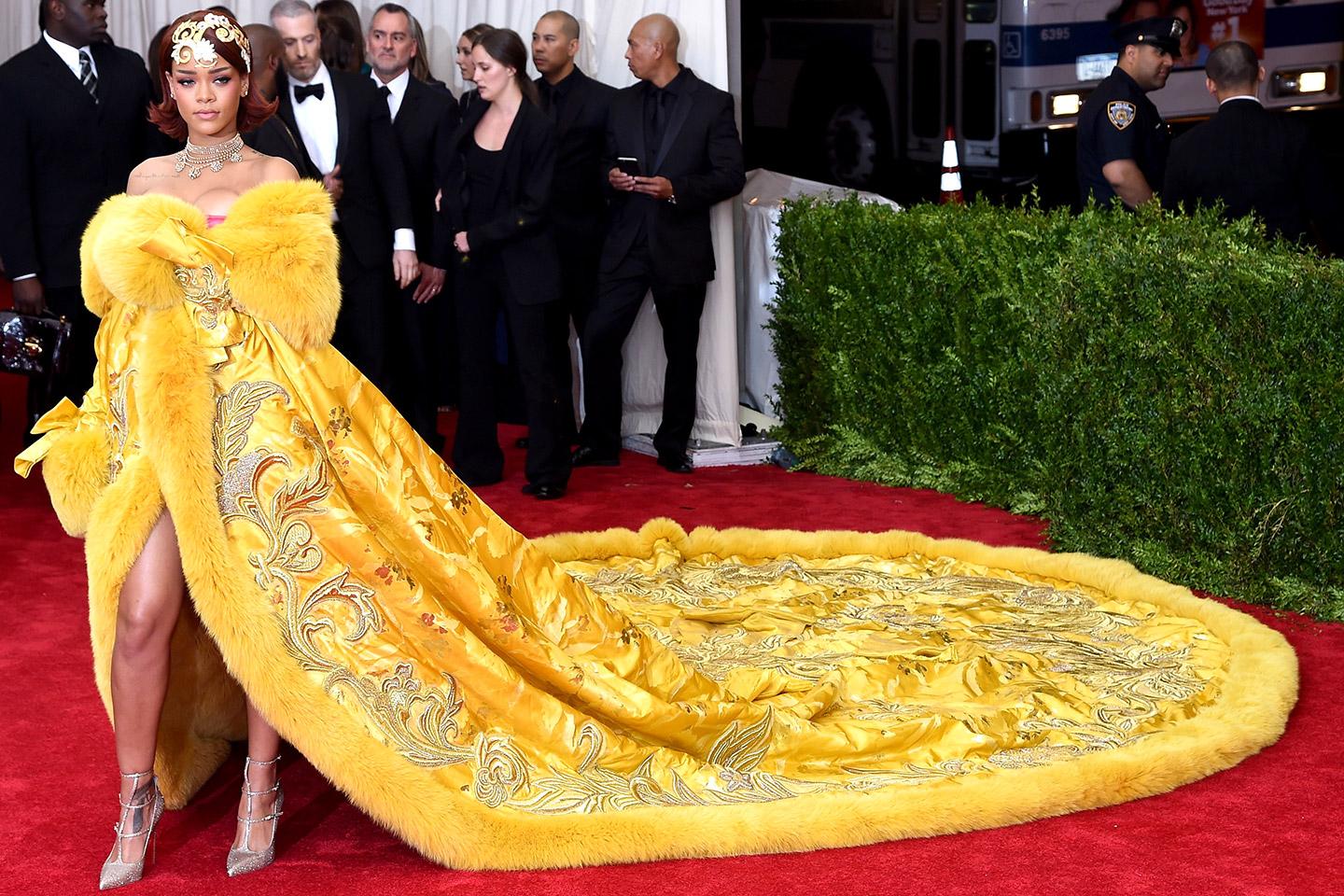 I 15 abiti più brutti di sempre delle Star di Hollywood! articolo