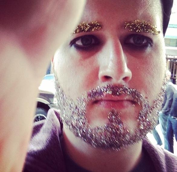Moda di Natale: la barba glitterata &egrave; gi&agrave; tendenza articolo