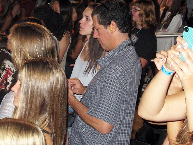 Foto di papà molto tristi ai concerti degli One Direction articolo